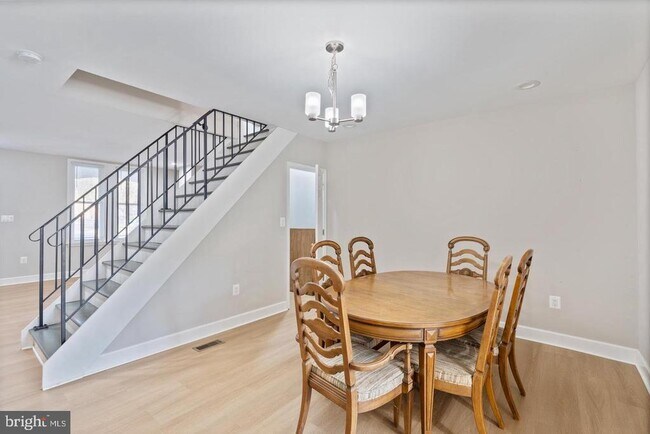 Building Photo - 3819 Roland Ave
