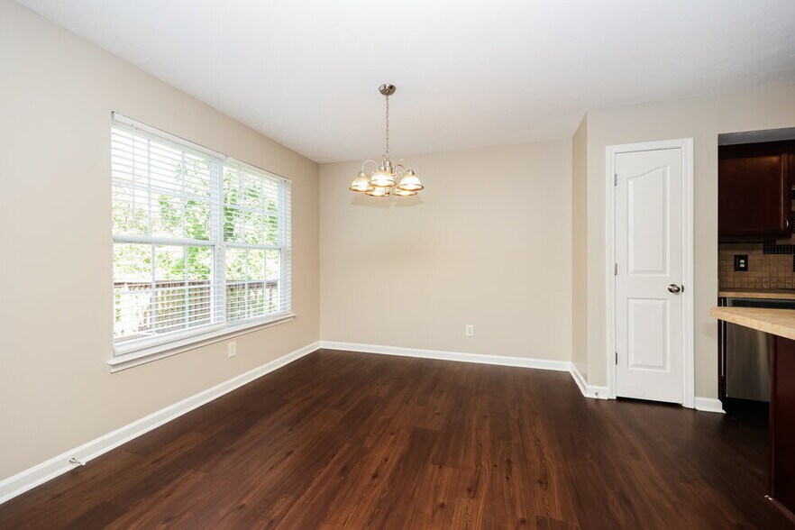 Building Photo - 710 Holland Ridge Dr