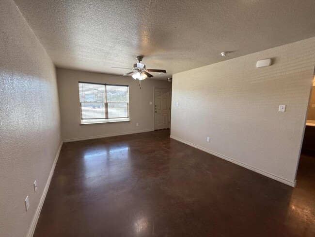 Building Photo - 4208 Primrose Dr
