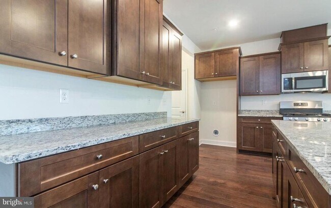 Building Photo - 128 Golden Vale Dr