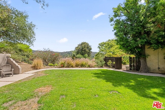 Building Photo - 2492 Banyan Dr