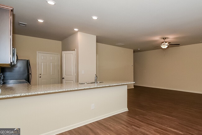 Building Photo - 220 Augusta Woods Dr
