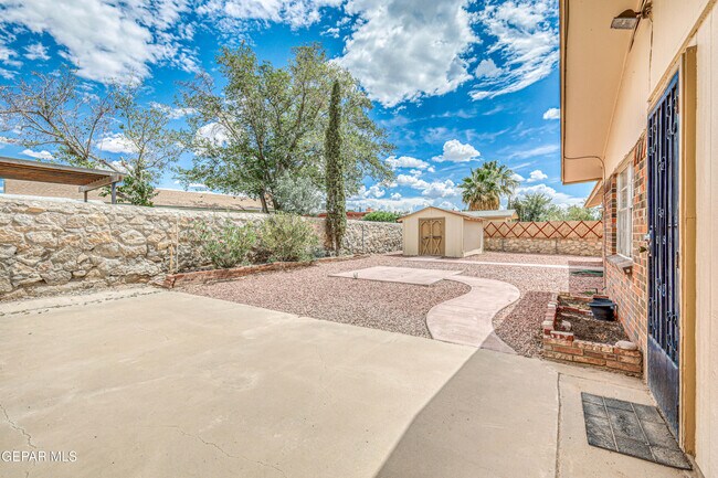 Building Photo - 3008 Gaston Dr