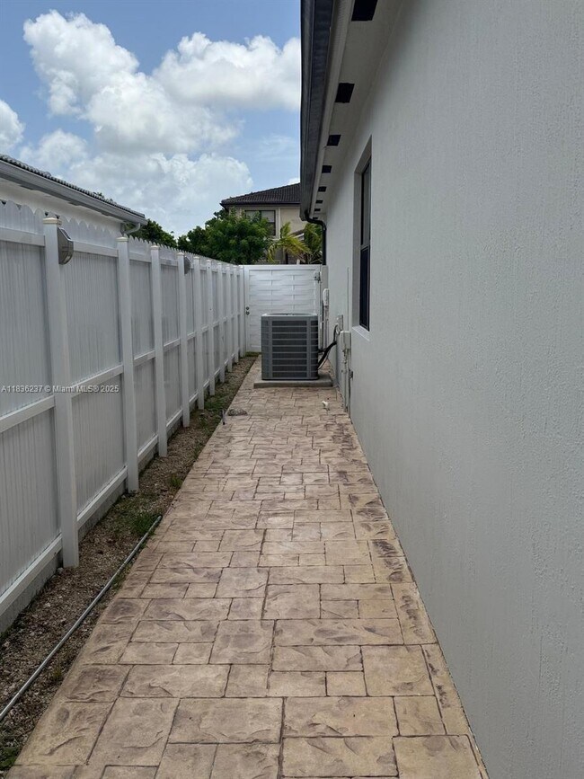 Building Photo - 13631 SW 272nd Terrace