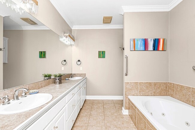 Building Photo - Fully Furnished 2 Bed / 2 Bath with Garage & Courtyard in Village St. George