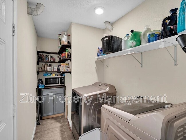 Building Photo - 4208 Wiman Dr
