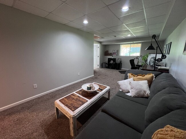 Building Photo - Spacious 3 bedroom Condo In Comstock Park