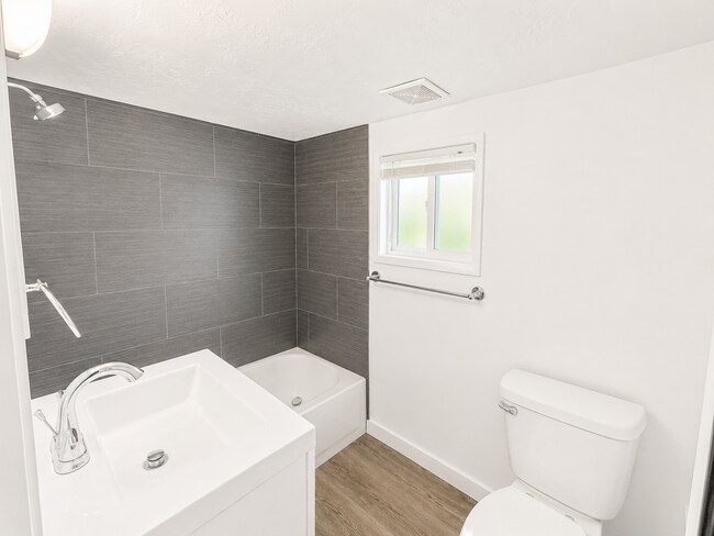 Building Photo - AJ Payne 4 Plex