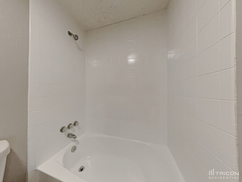 Building Photo - 4443 Greenland Dr