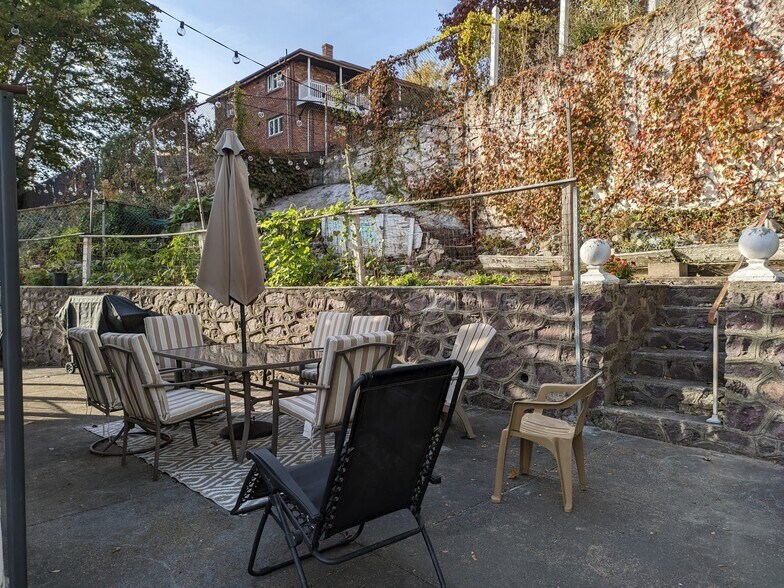 Building Photo - 63 Fenno St