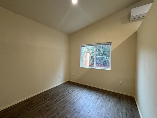 Building Photo - 11072 SW Sunny Hl Ln