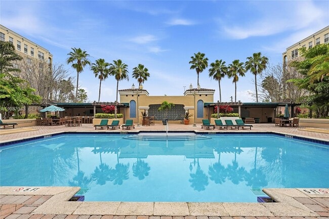 Building Photo - 520 SE 5 Ave