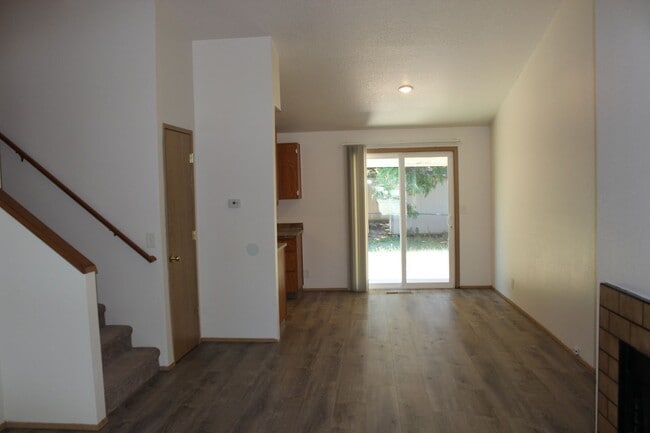 Building Photo - Four bedroom, two bath family home on quiet Beaverton street