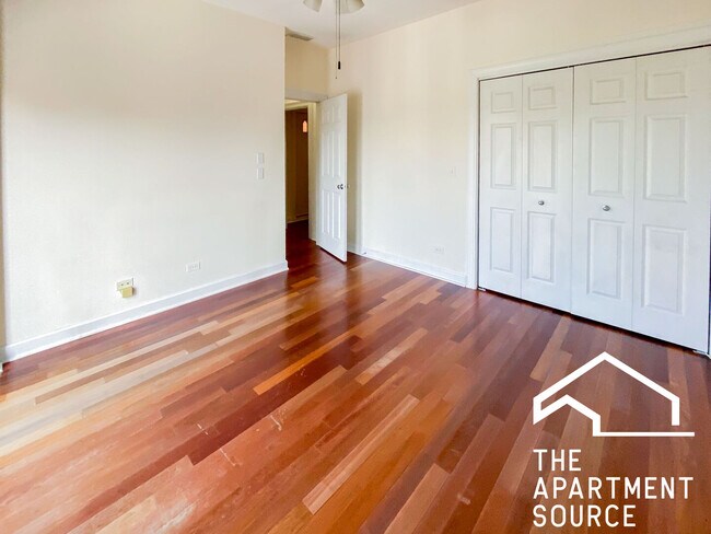 Building Photo - 3112 N Racine Ave