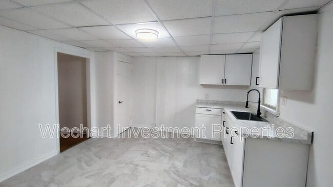 Building Photo - 225 W Robb Ave