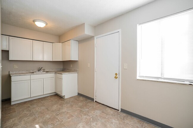 Building Photo - 6274-6280 CHERYLBROOK