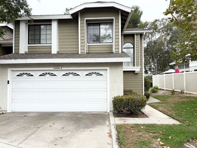 Building Photo - Gorgeous 3 bedroom home In the heart of Mission Viejo!