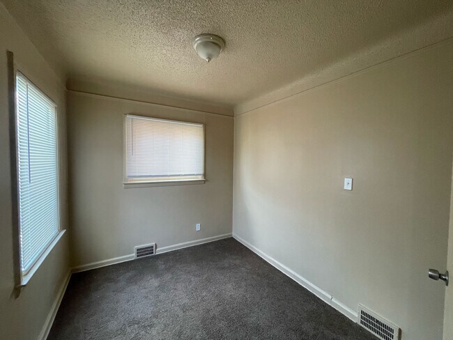 Building Photo - 11806 Wilshire Dr