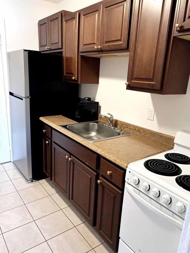 Building Photo - 751 Hummingbird Way