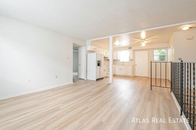 Building Photo - 331 N Columbine St