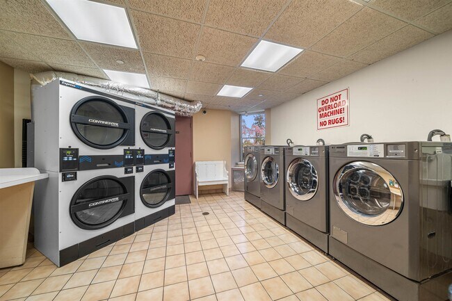 Building Photo - 100 E Palisade Ave