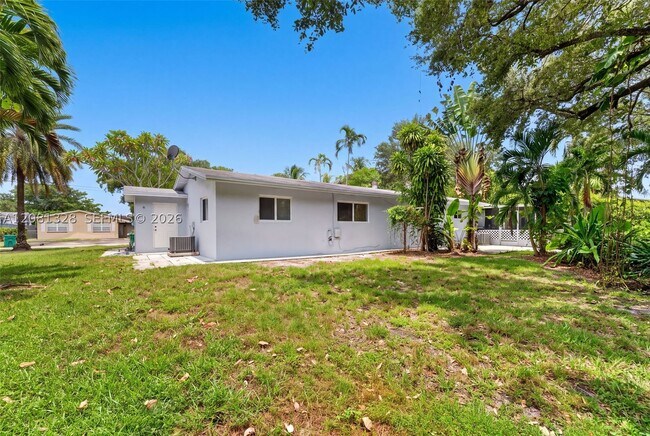 Building Photo - 4750 SW 66th Terrace