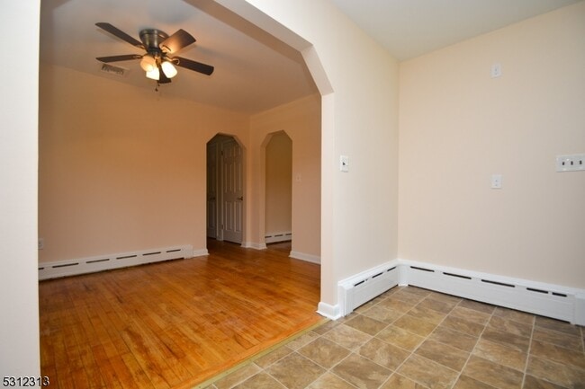 Building Photo - 62 Oakwood Ave