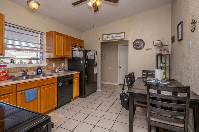 Building Photo - 4 Bedroom Rental Available February 15th!