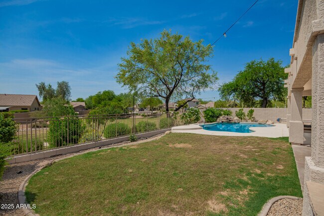 Building Photo - 7701 E Buteo Dr