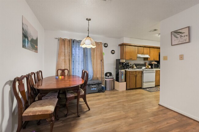 Building Photo - 217 Lazy Ln