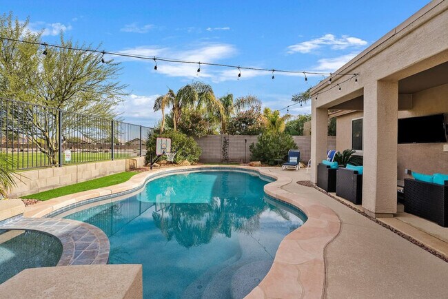 Building Photo - 488 E Diamond Trail