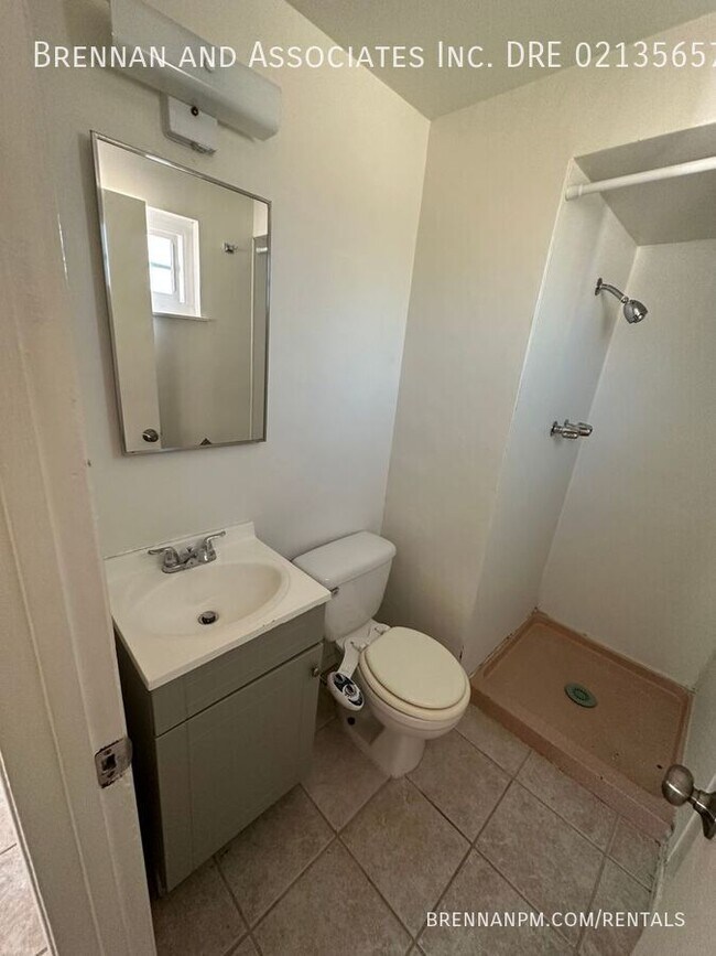 Building Photo - 820 Hickory Ct