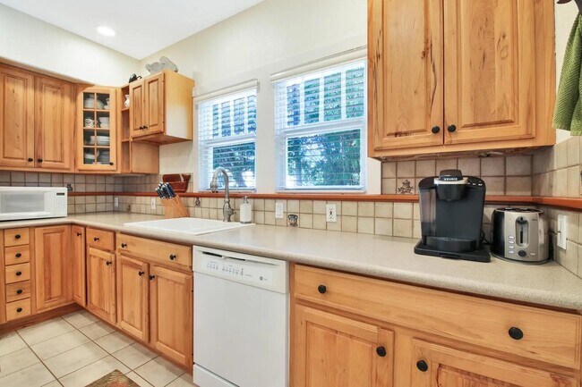 Building Photo - 607 Flamingo Dr
