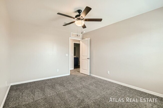 Building Photo - 4518 W Saddlebush Way