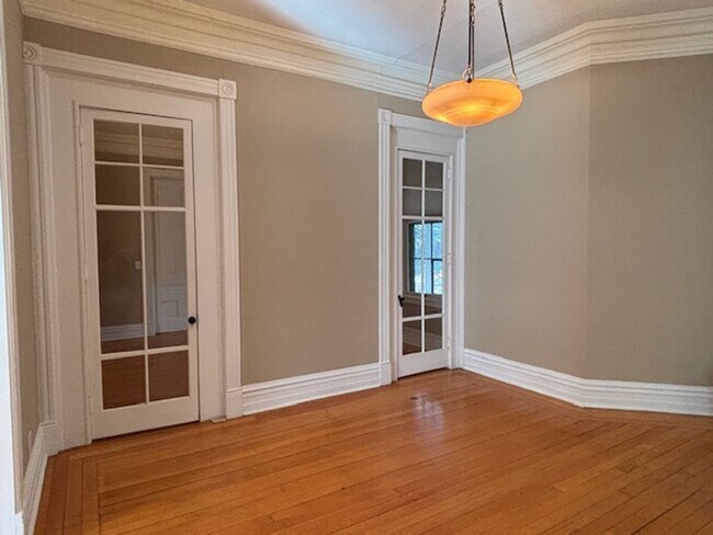 Building Photo - 462 Holly Ave