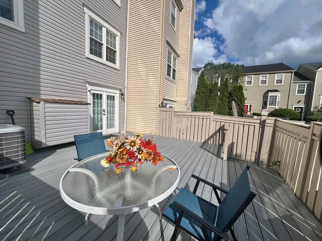 Building Photo - 2361 Hunters Square Ct