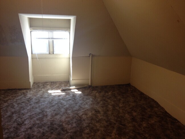 Building Photo - 1379 Forsythe Ave