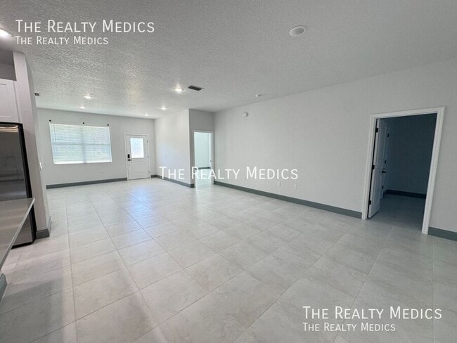 Building Photo - 2226 Rock Dr