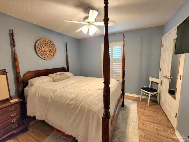 Building Photo - 876 Miramar Dr