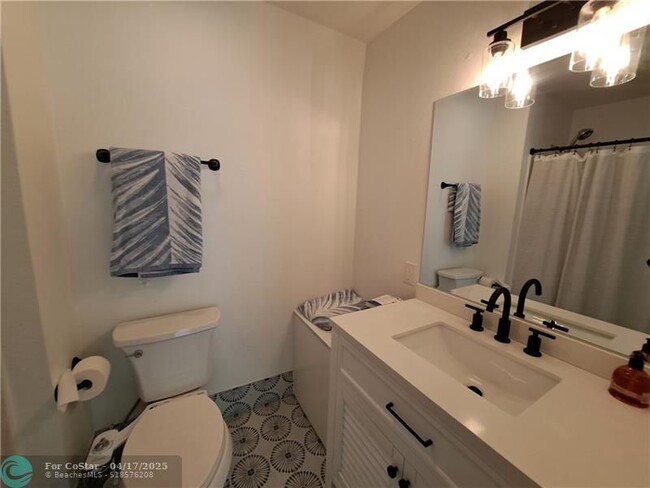 Building Photo - 5947 Ridge Lake Cir