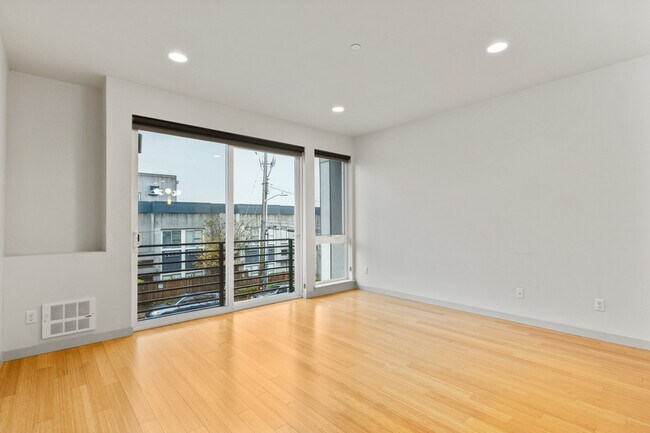 Building Photo - 1624 E Yesler Wy