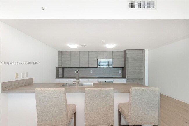 Building Photo - 400 Sunny Isles Blvd