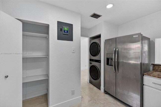 Building Photo - 1545 Springside Dr