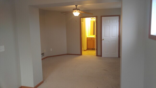 Building Photo - End Unit Townhouse