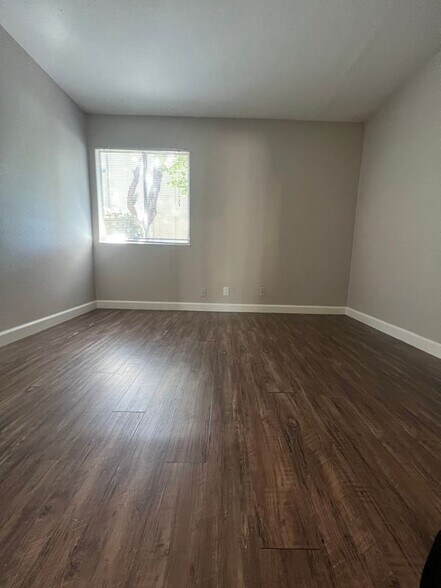 Building Photo - 3401 Hillsborough Dr