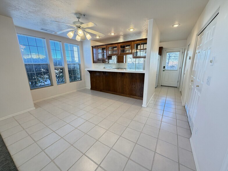 Building Photo - 1200 Glen Canyon Dr