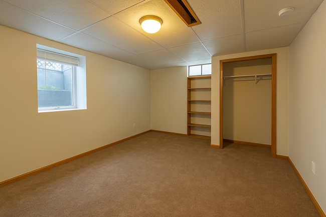 Building Photo - 1221 Vincent Pl