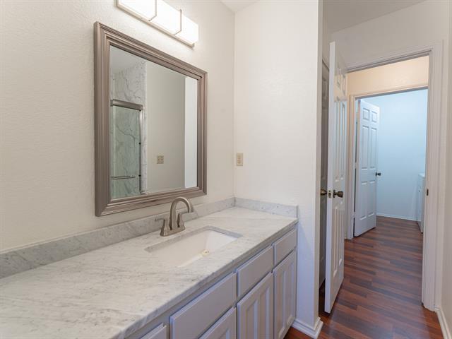 Building Photo - 513 Essex Pl