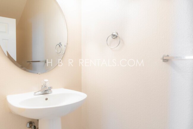 Building Photo - Charming 4 Bed, 2.5 Bath Home in Manteca, ...