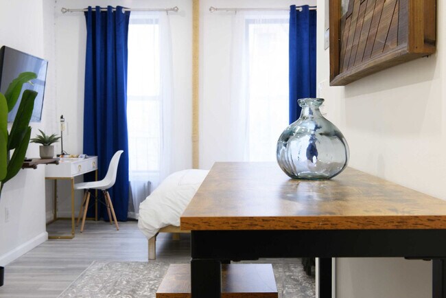 Building Photo - 240e E 75th St